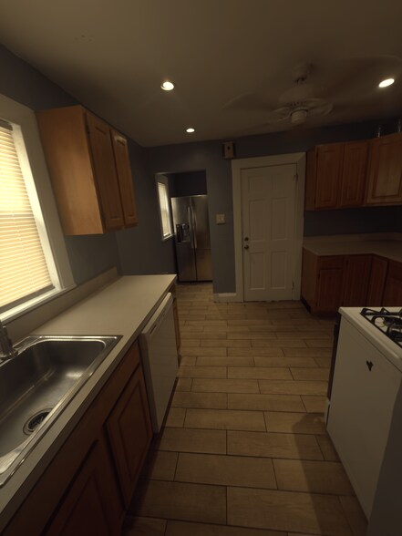 Kitchen - 40 Rockdale St