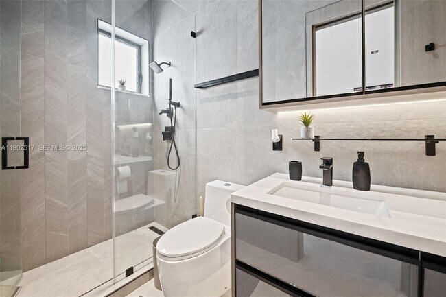 Building Photo - 655 Layne Blvd