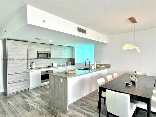 Building Photo - 400 Sunny Isles Blvd