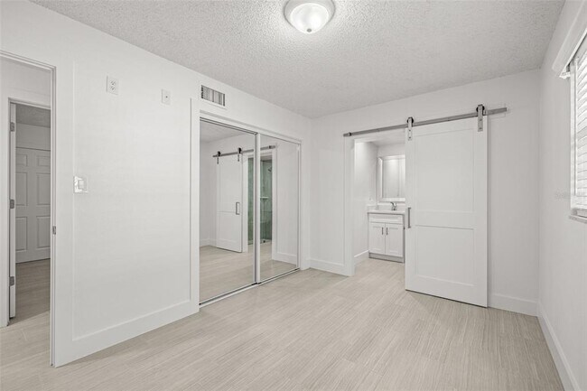 Building Photo - 3114 W Tampa Bay Blvd