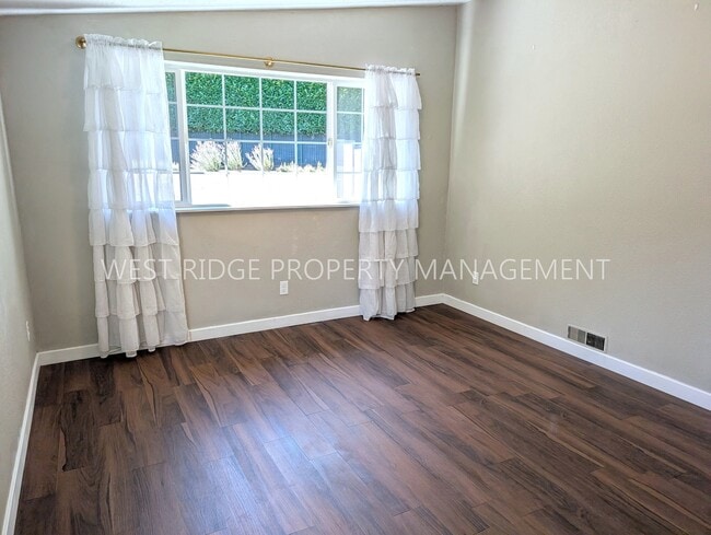 Building Photo - 4884 Lamont Way