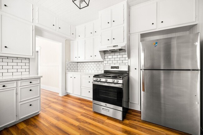 Building Photo - 2301 Hill St