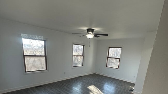 Building Photo - 410 Ivanhoe Rd