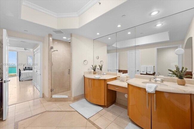 Building Photo - 17875 Collins Ave