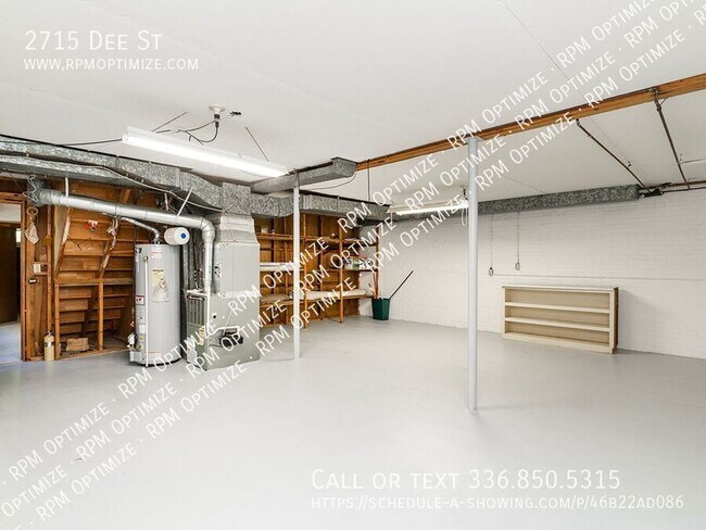 Building Photo - 2715 Dee St
