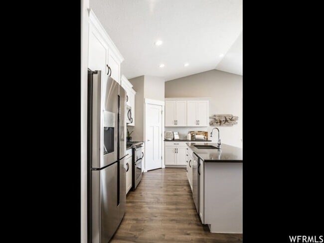 Building Photo - Amazing Six Bedroom Home, Draper, 3200 sq ...