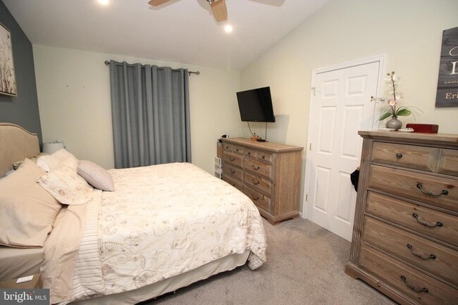 Building Photo - 26 Steeplechase Cir