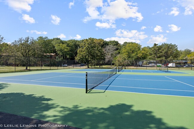 Building Photo - 5900 Oakwood Dr