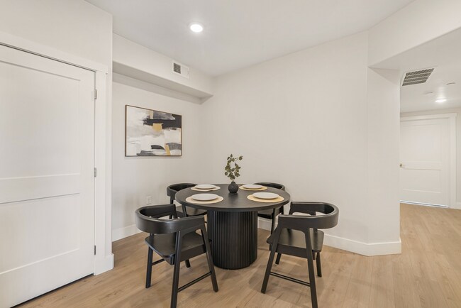 Building Photo - Lincoln Crossing Apartments unit 3107