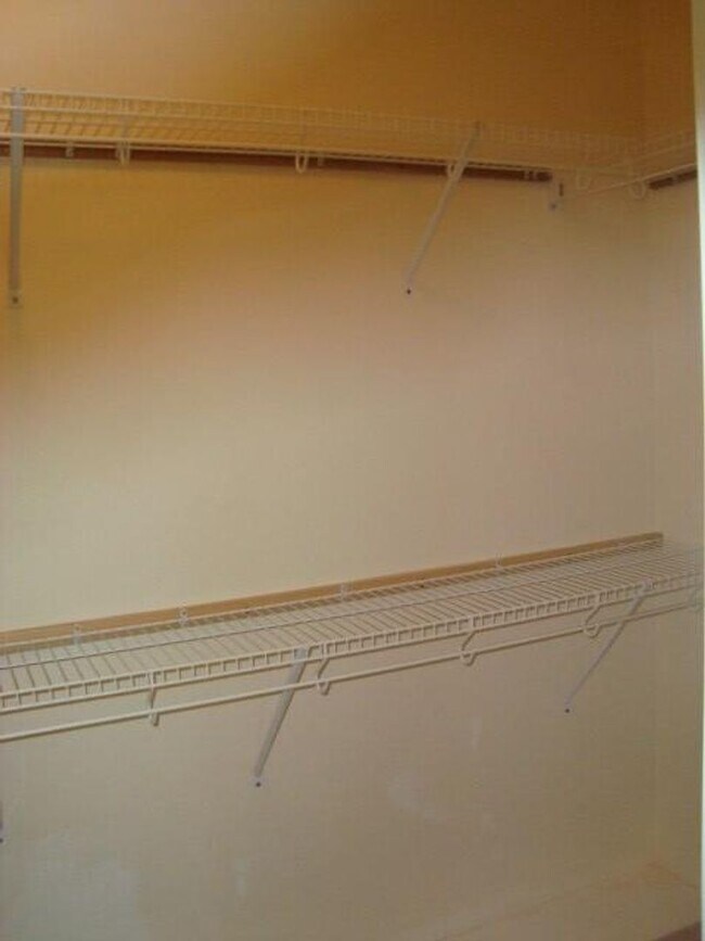 Building Photo - Ready to Rent!