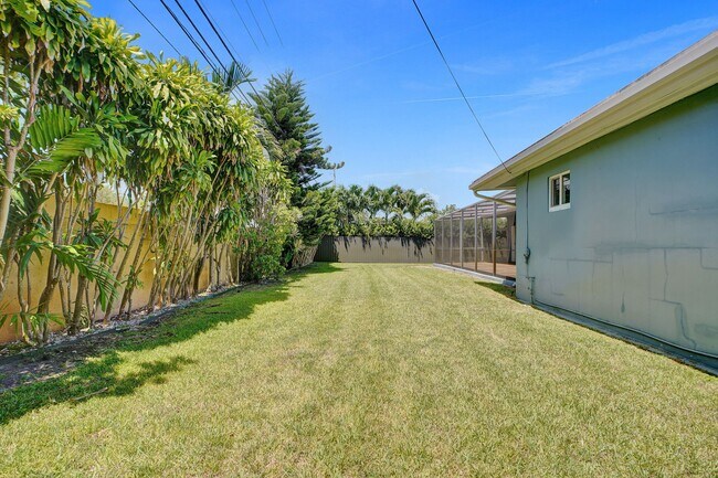 Building Photo - 1940 NE 185th Terrace