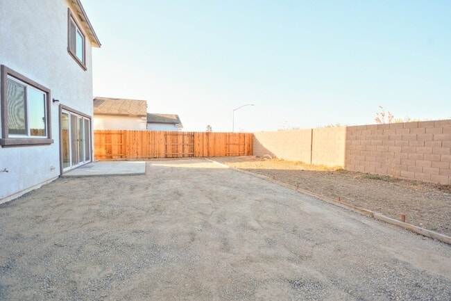 Building Photo - 656 Cheshire Dr