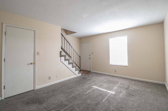 Building Photo - 371 Peabody Dr