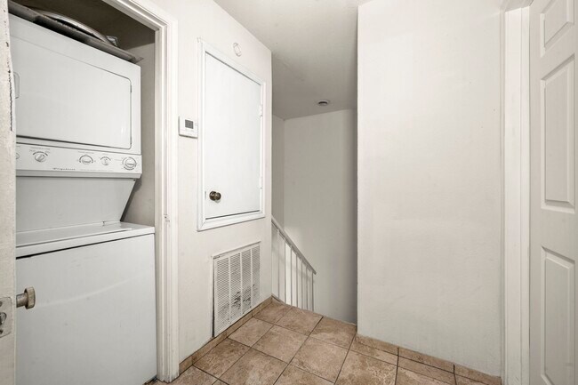 Building Photo - 1103 Dulles Ave