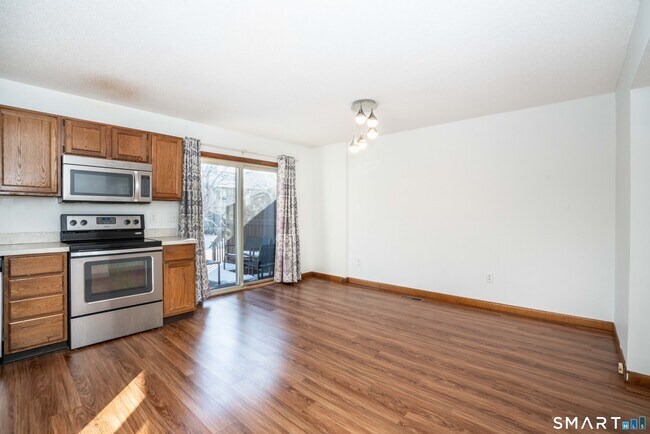 Building Photo - 449 S Main St