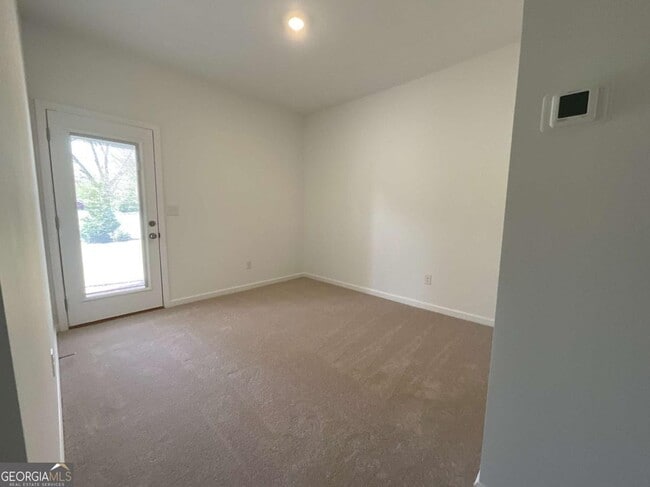 Building Photo - 5716 Plaza Dr SE