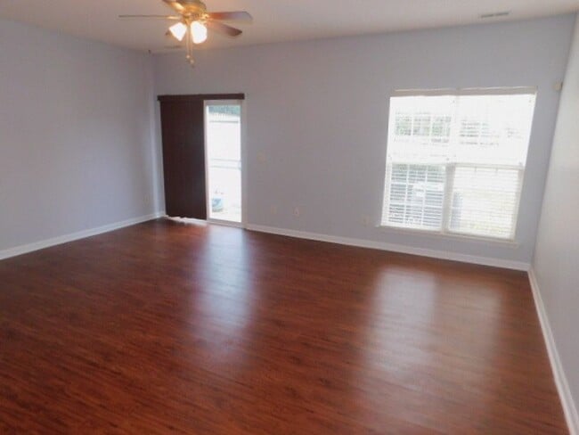 Building Photo - Wonderful 3br/2.5ba TH in excellent Apex location! One car garage! Available February 1st!