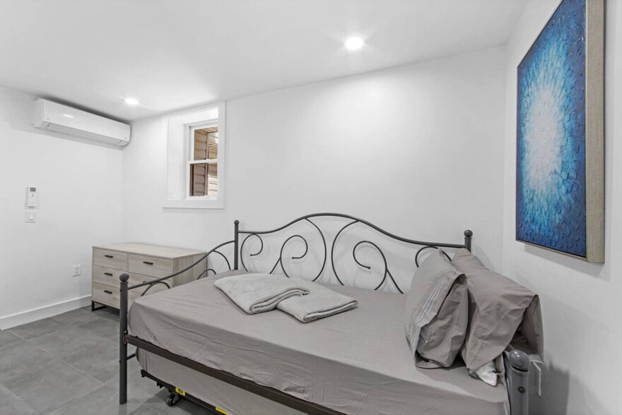 Building Photo - 564 W 182nd St