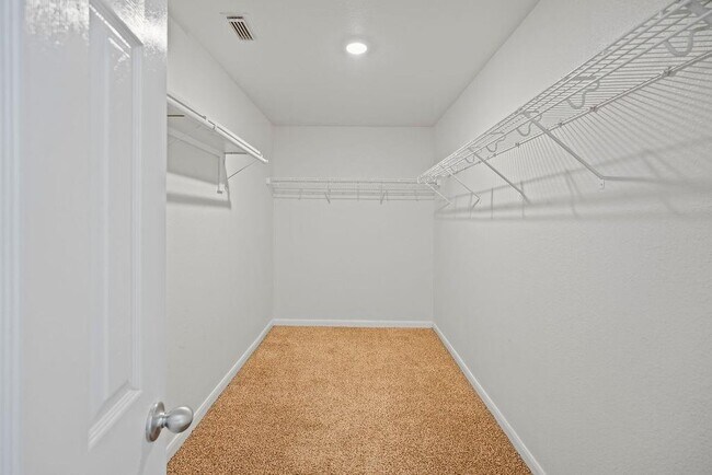 Building Photo - 1334 Flatrock Creek Dr