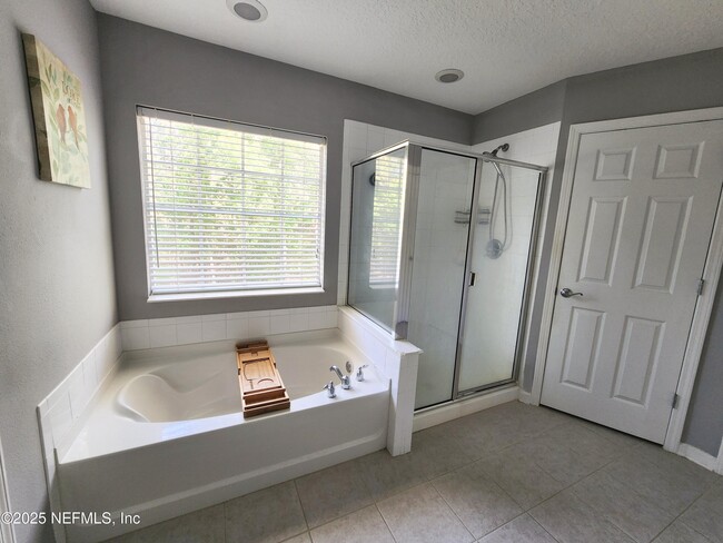 Building Photo - 3857 Lionheart Dr
