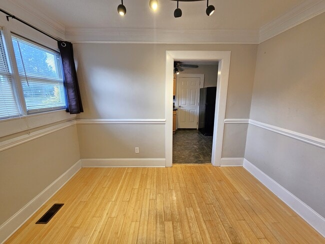 Building Photo - 204 Parkins Mill Rd