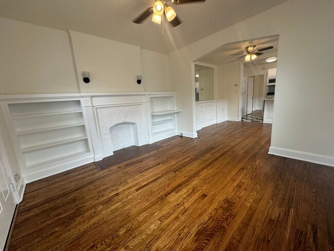 Building Photo - Adorable One bedroom One bathroom duplex l...