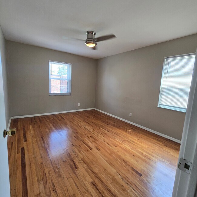 Building Photo - 5939 Nagel Ave