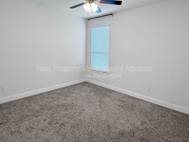 Building Photo - 2912 Log Cabin Dr