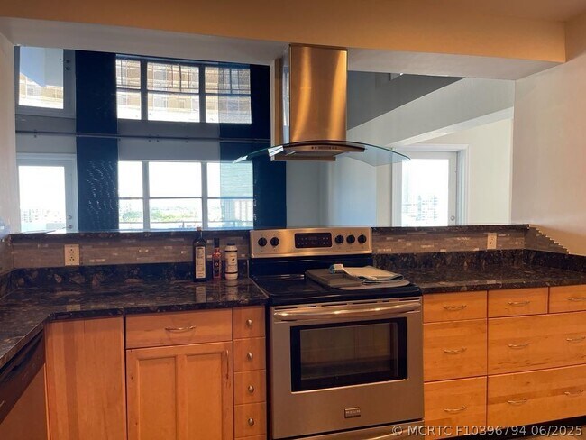Building Photo - 401 Golden Isles Dr