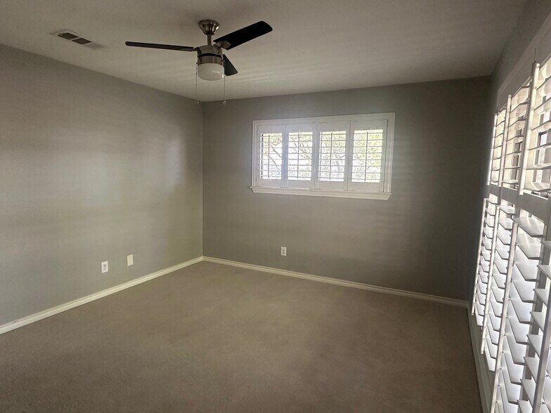 Building Photo - 7010 Claybrook Dr