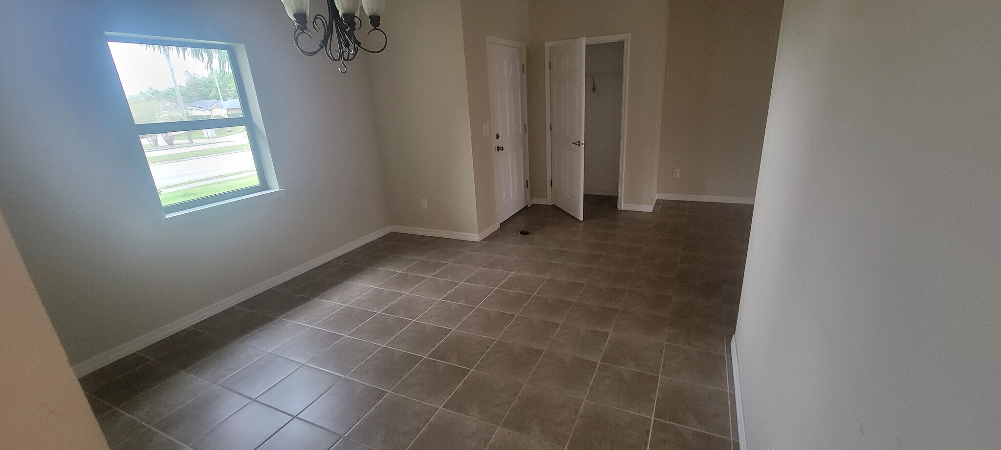 Dining room - 2185 N Normandy Blvd