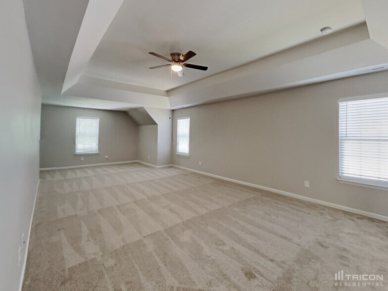 Building Photo - 1001 Southridge Dr