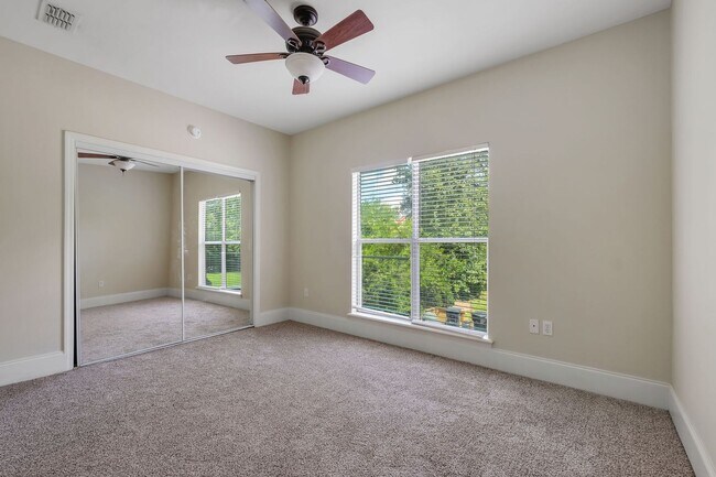 Building Photo - Midtown Tallahassee Townhome