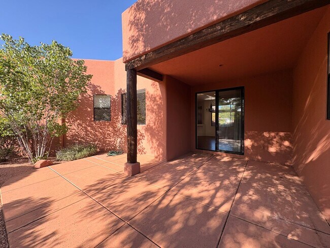 Building Photo - HOUSE - VILLAGE OF OAK CREEK