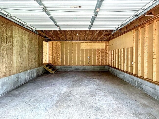 Building Photo - 1768 May Way Dr