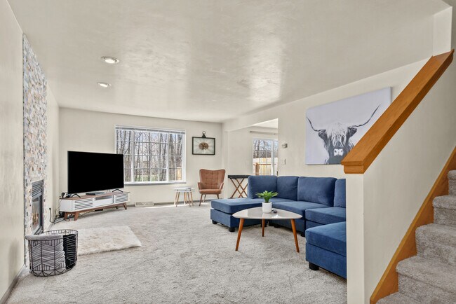 Building Photo - 1893 N Margaret St