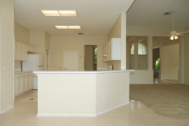 Building Photo - Beautiful, 3/2, single family, waterfront ...