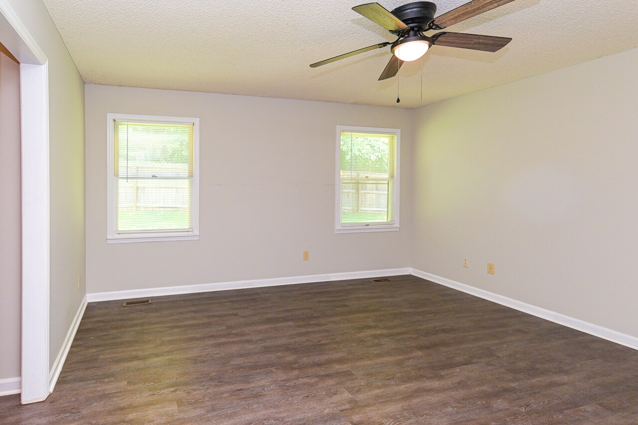 Building Photo - 157 Greenwood Dr