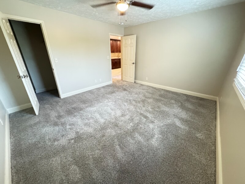 Building Photo - 5100 Emerald Dr