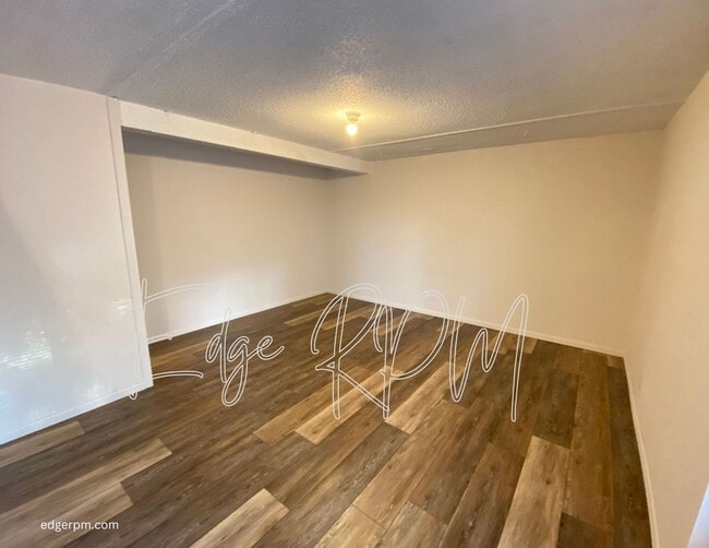 Building Photo - Updated 2 Bedroom, 1 Bath Townhome – Great...