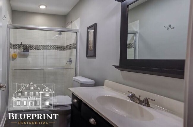 Building Photo - Quiet neighborhood, great neighbors, great ranch layout with beautiful covered back deck!
