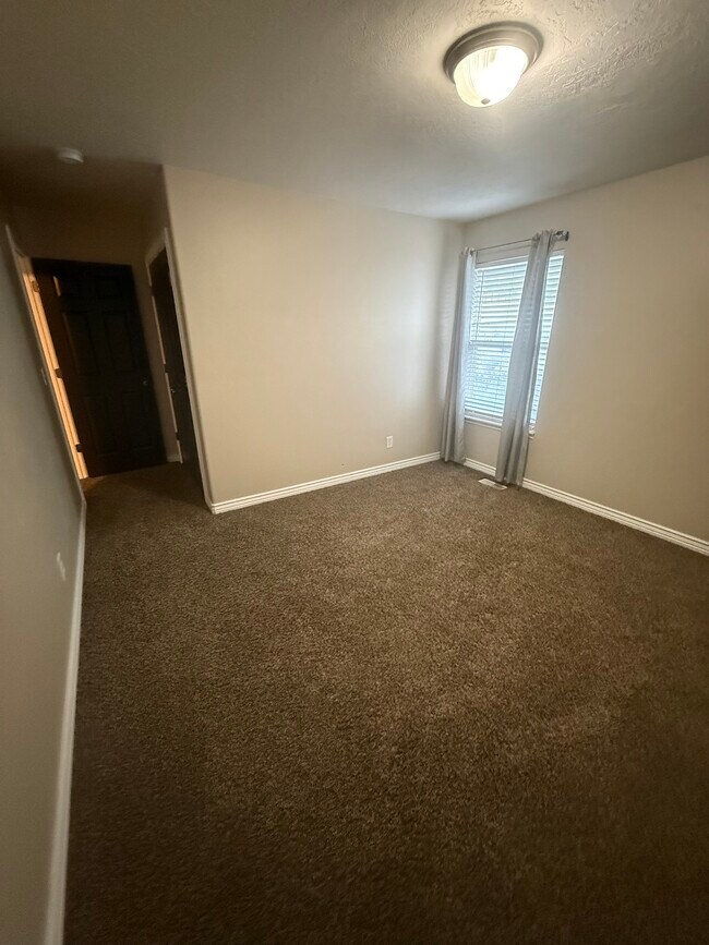 Building Photo - 4031 Montego Dr