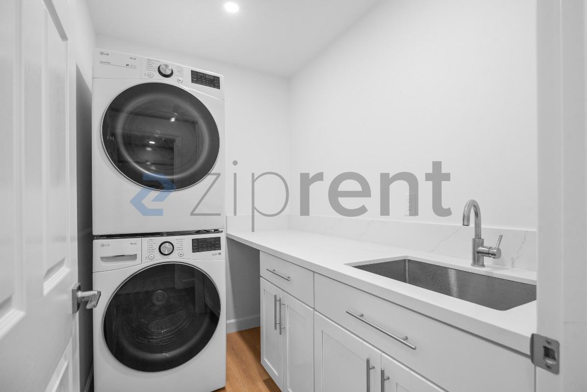 Building Photo - Unit