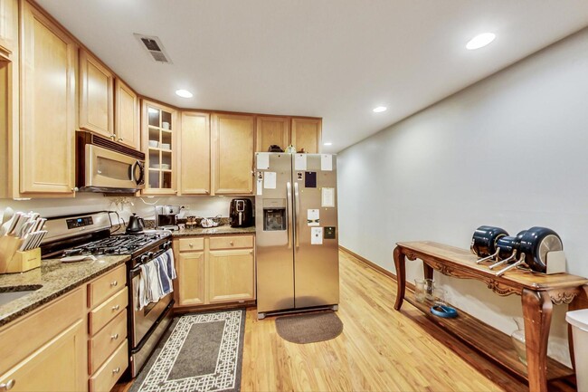 Building Photo - 2911 N Talman Ave