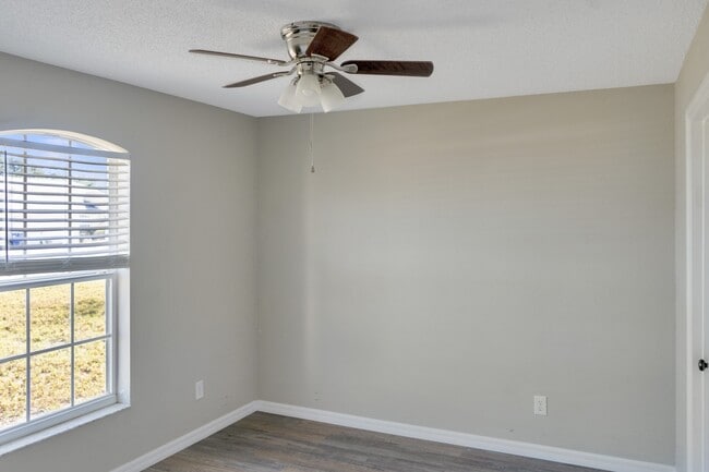 Building Photo - 1117 Peregrine St