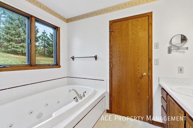 Building Photo - 5116 Stoney Creek Ct