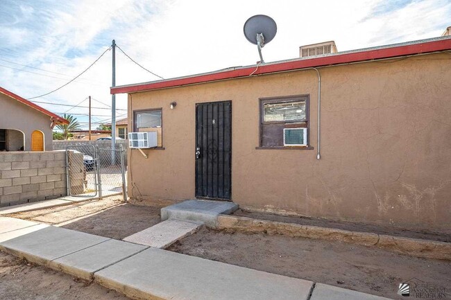 Building Photo - 531 S 1st Ave