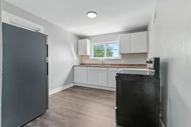 Building Photo - 2200 Milligan Ave