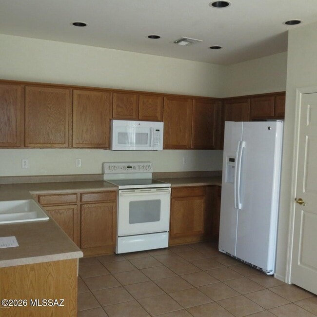 Building Photo - 5569 W Crimson Bluff Dr