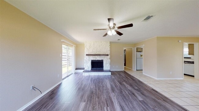 Building Photo - 4130 Willow Oak St